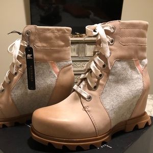 NIB Women’s Sz 8 Sorel Joan of the Arctic Wedge III Lexie Boots in Natural Tan